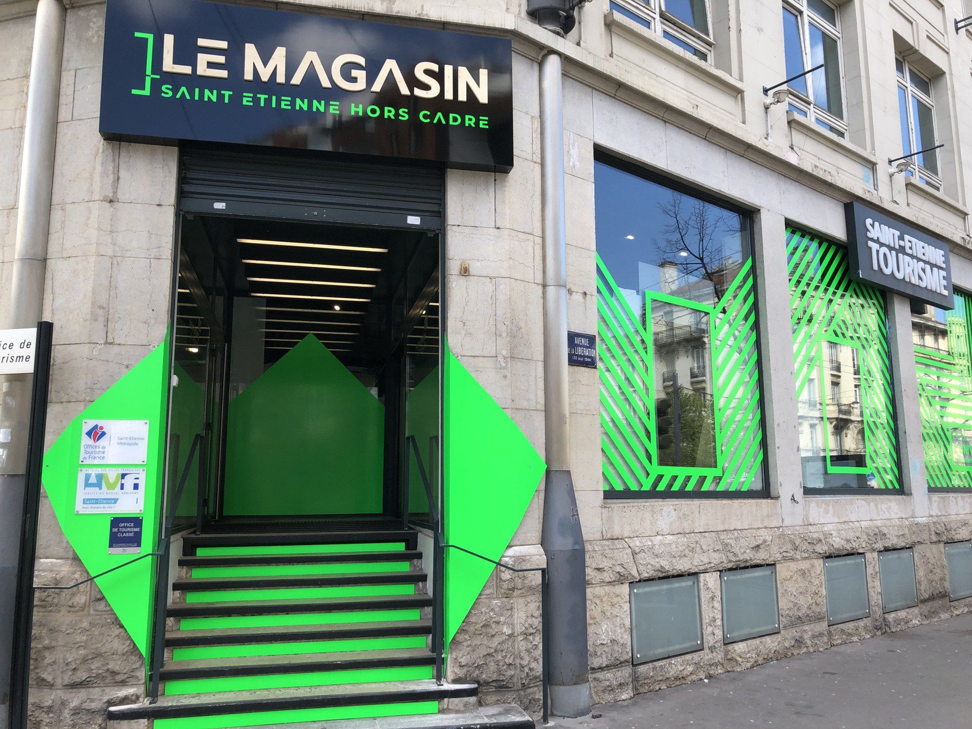 Décoration extérieure de magasin