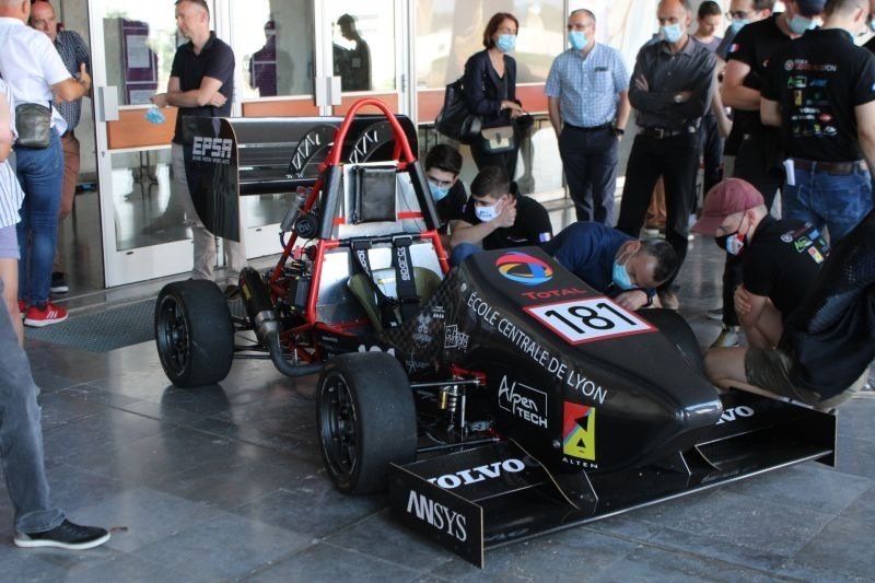 Décoration véhicule de sport 