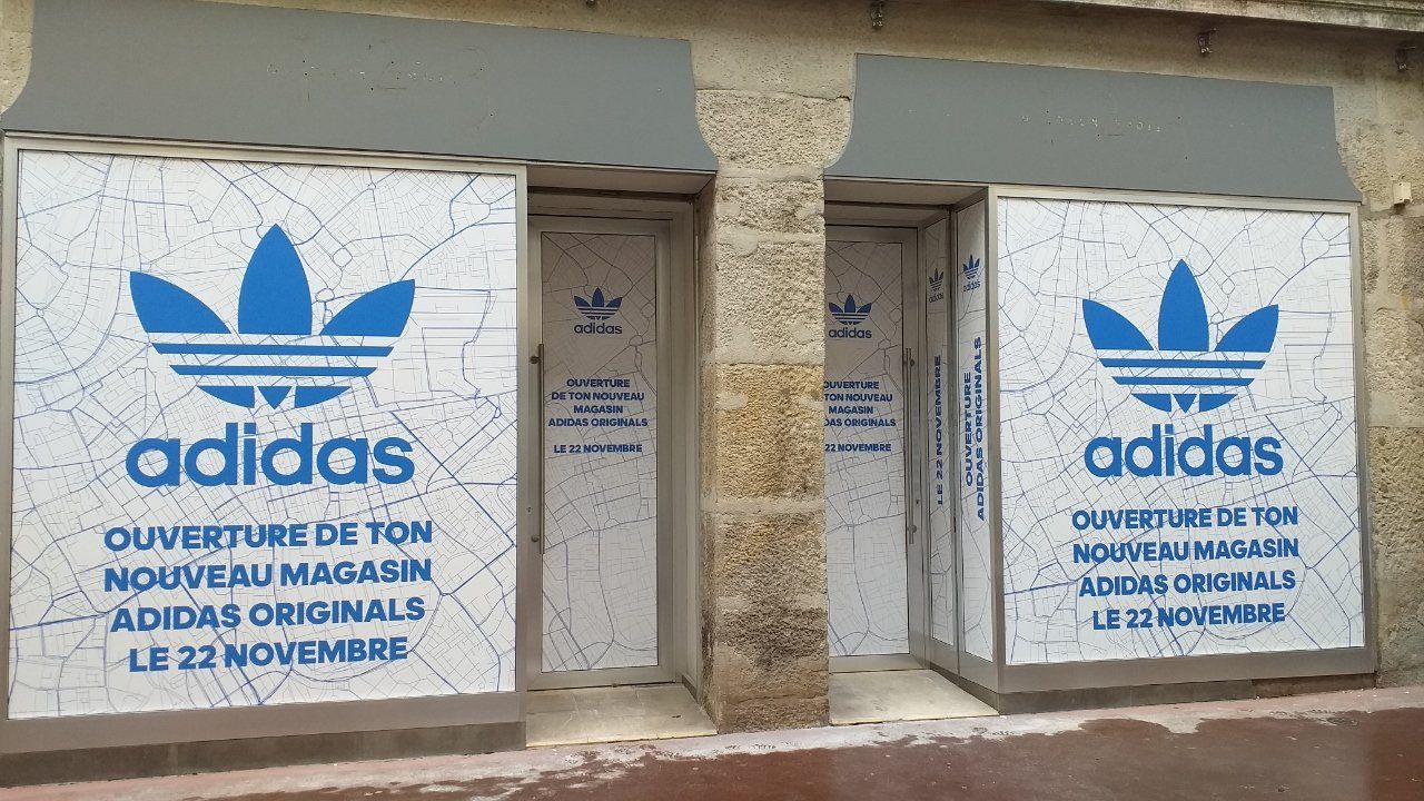 Vitrines en adhésif à Saint Etienne