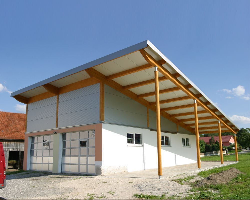 Holzhalle Außen