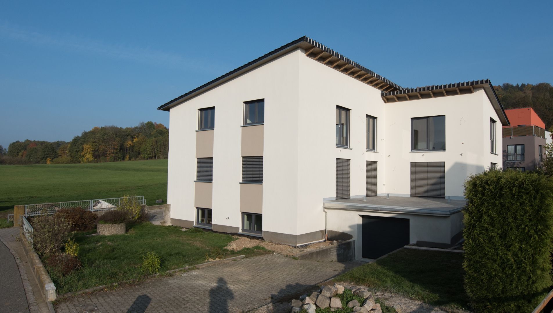 Großes weißes Haus