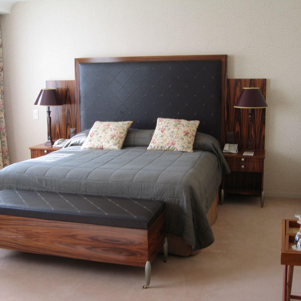 Tour de lit en bois - Menuiserie Jobo - Carouge