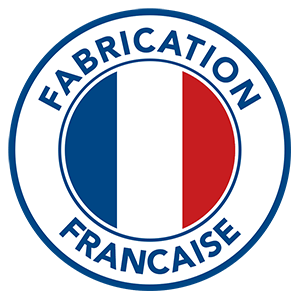 Cercle avec drapeau français à l'intérieur et texte FABRICATION FRANÇAISE en bleu.