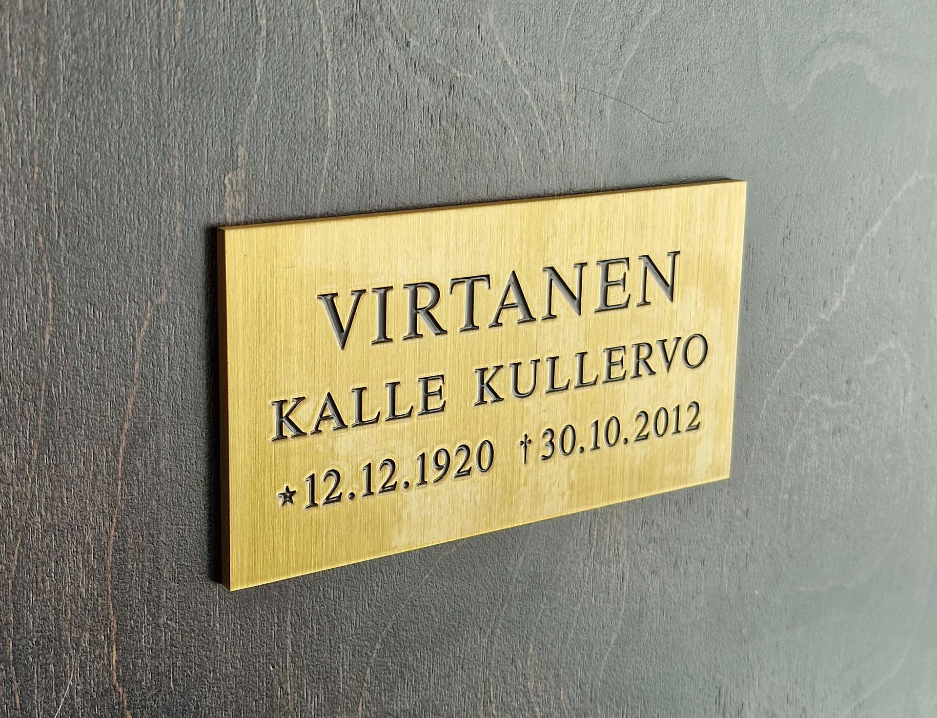 Vaasan Hautakivi & Kaiverrus