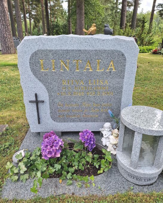Hautakivi entisöinnin jälkeen