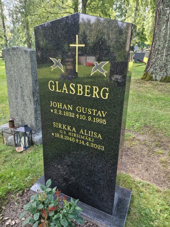 Hautakivi entisöinnin jälkeen