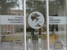 Sydämen muotoinen hautakivi