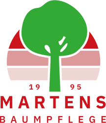 Ein Logo für Martens Baumpflege mit einem grünen Baum