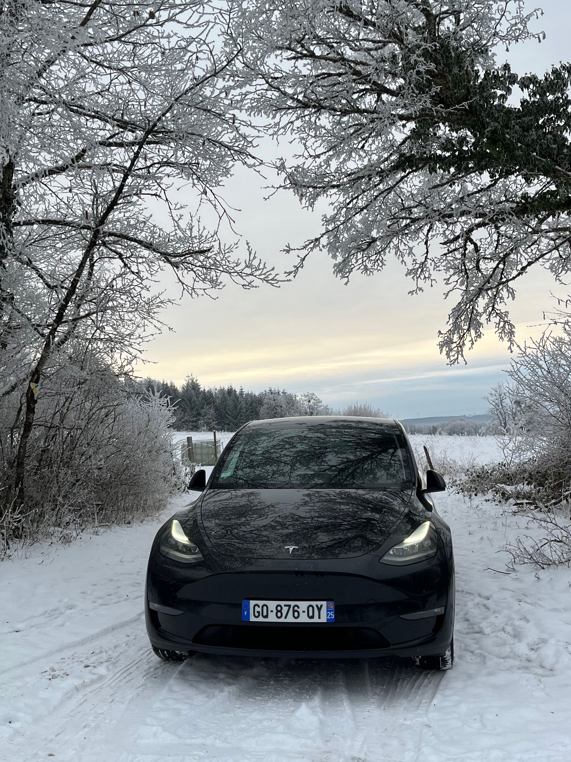 Notre taxi noir sous la neige