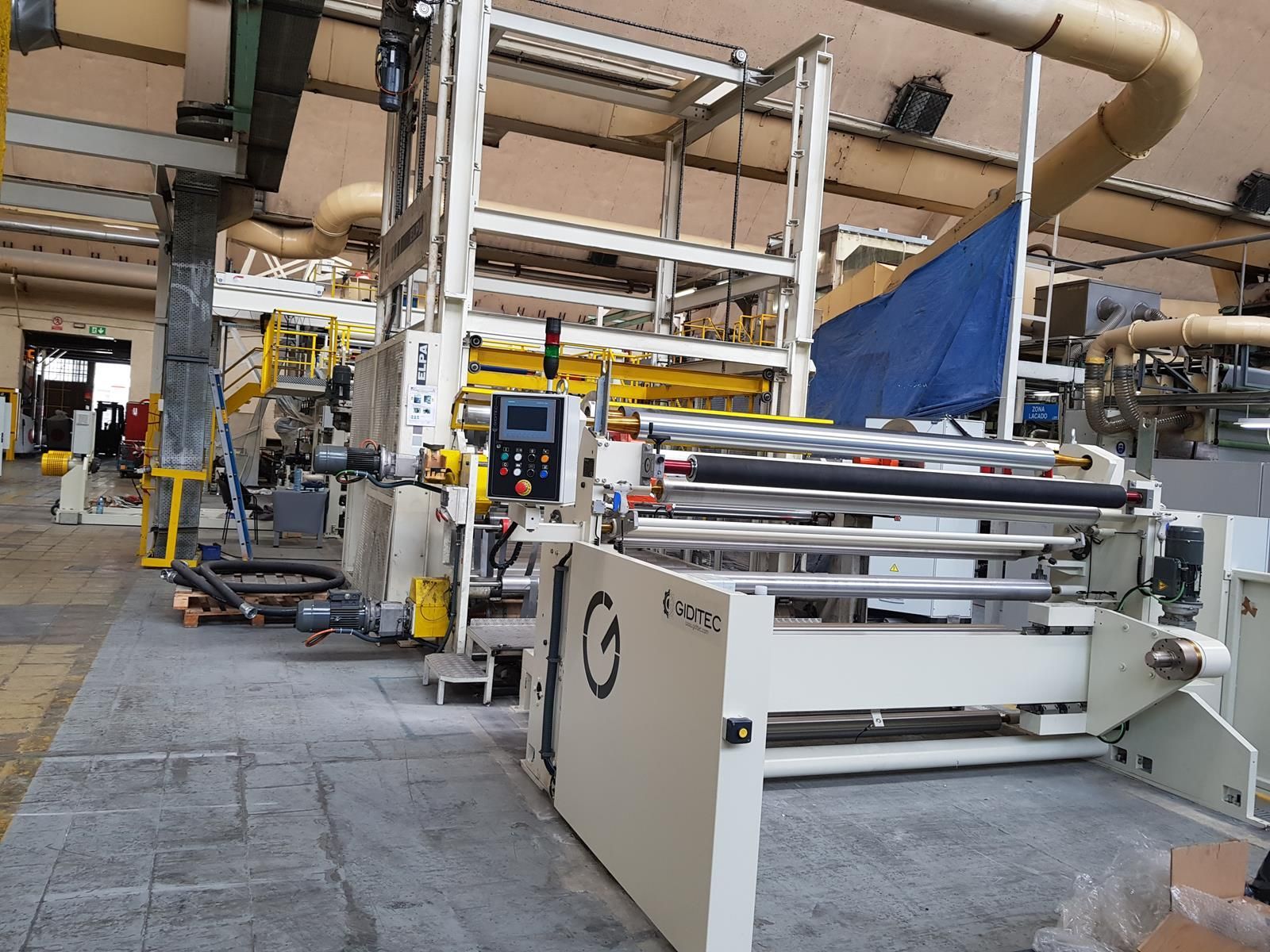 Una máquina que tiene la letra g