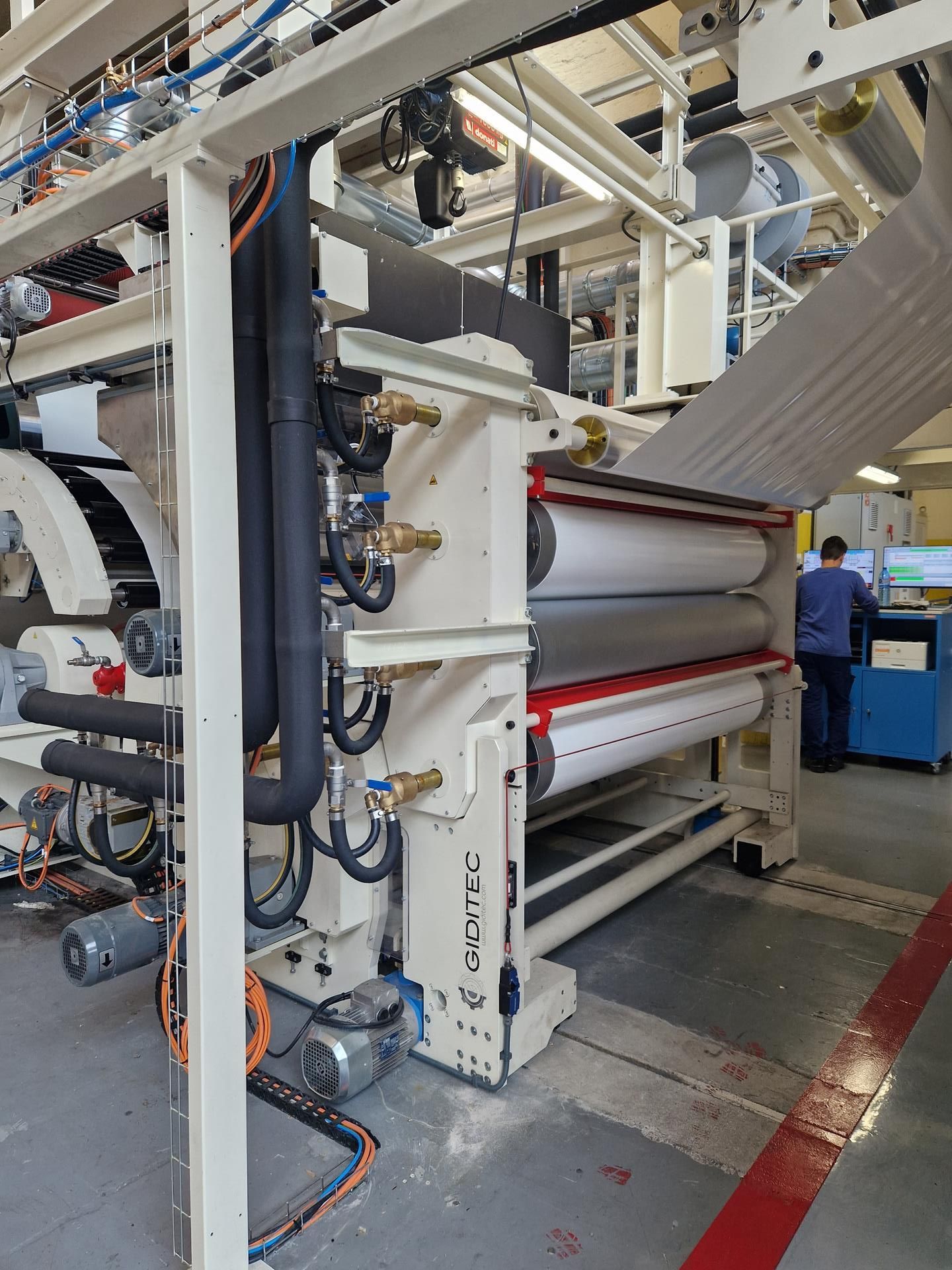 Una máquina grande con la palabra 