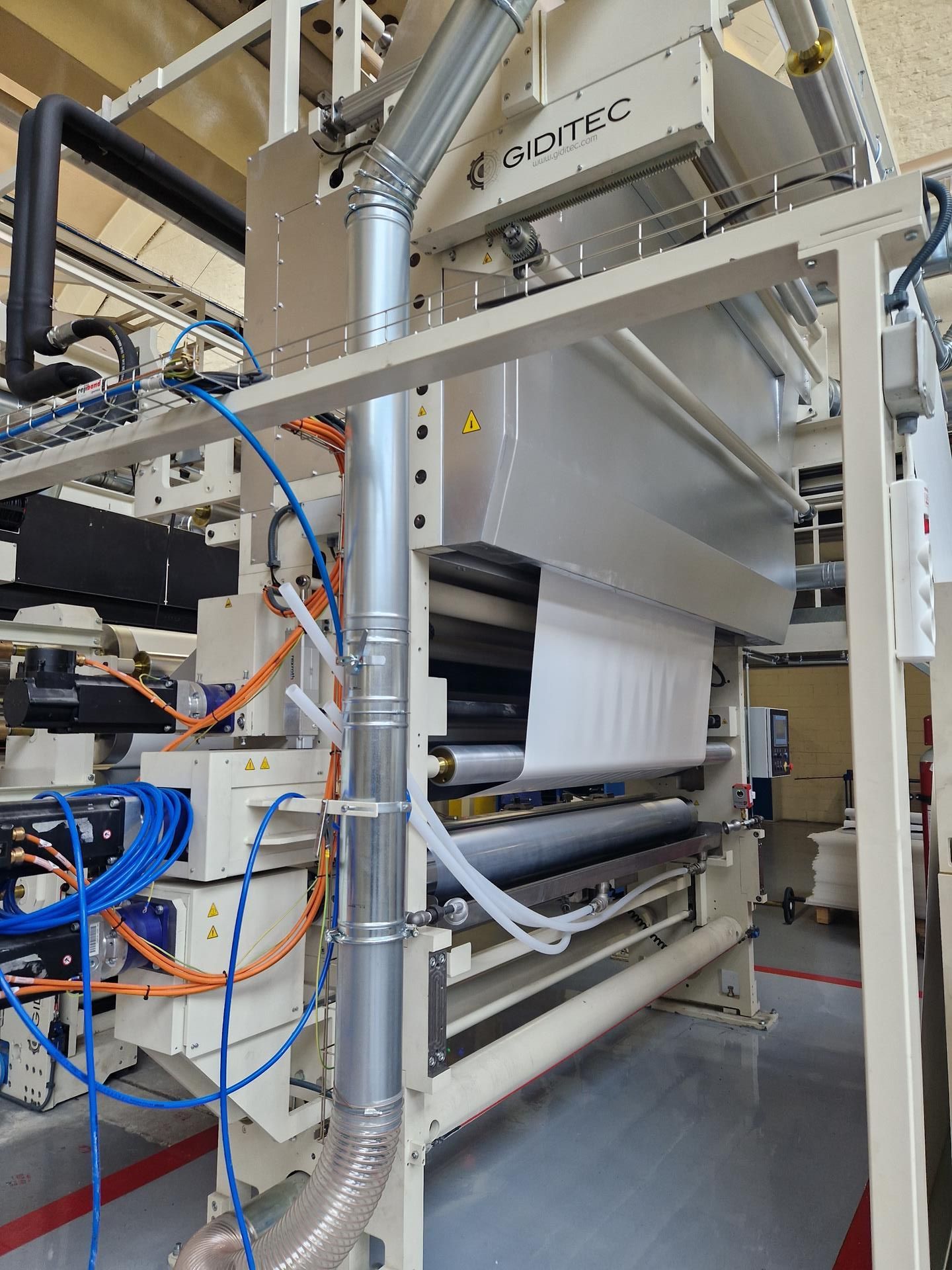 Una máquina en una fábrica que dice ecotec