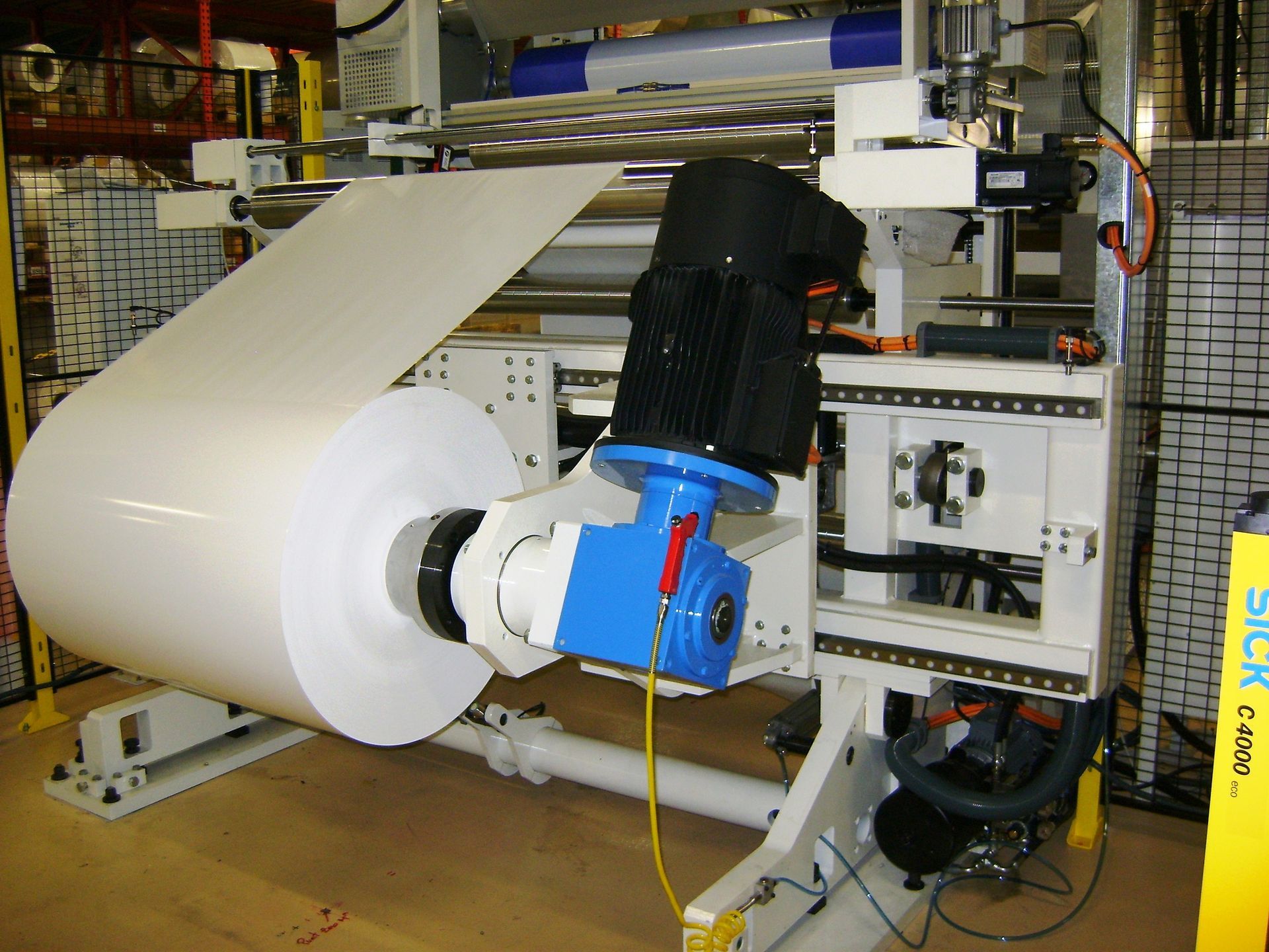 Una máquina que tiene un cartel que dice enfermo.