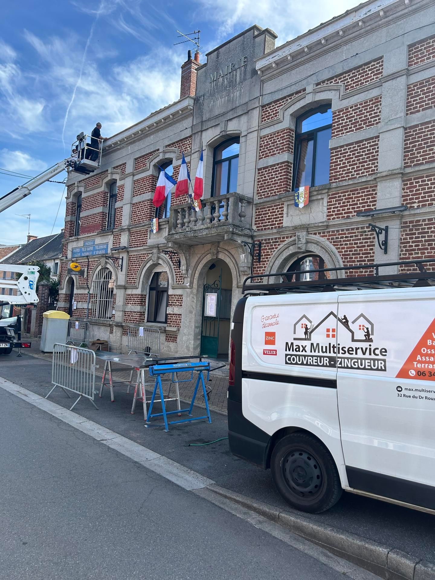 Véhicule de fonction de l'entreprise Max Multiservice