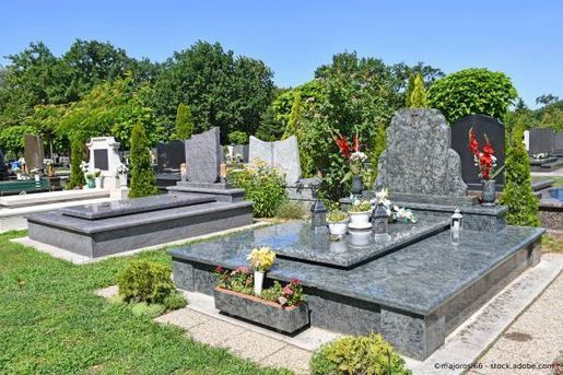 Grabmale auf dem Friedhof