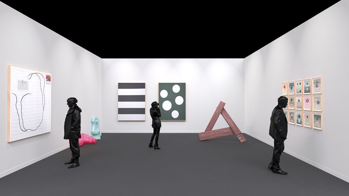 Interior de una galería de arte. Personas admirando obras de arte: pinturas abstractas, esculturas.