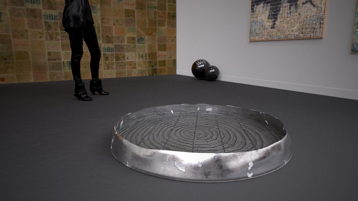 Una escultura de metal plateado en una galería de arte, con una persona parada cerca y arte abstracto en la pared.