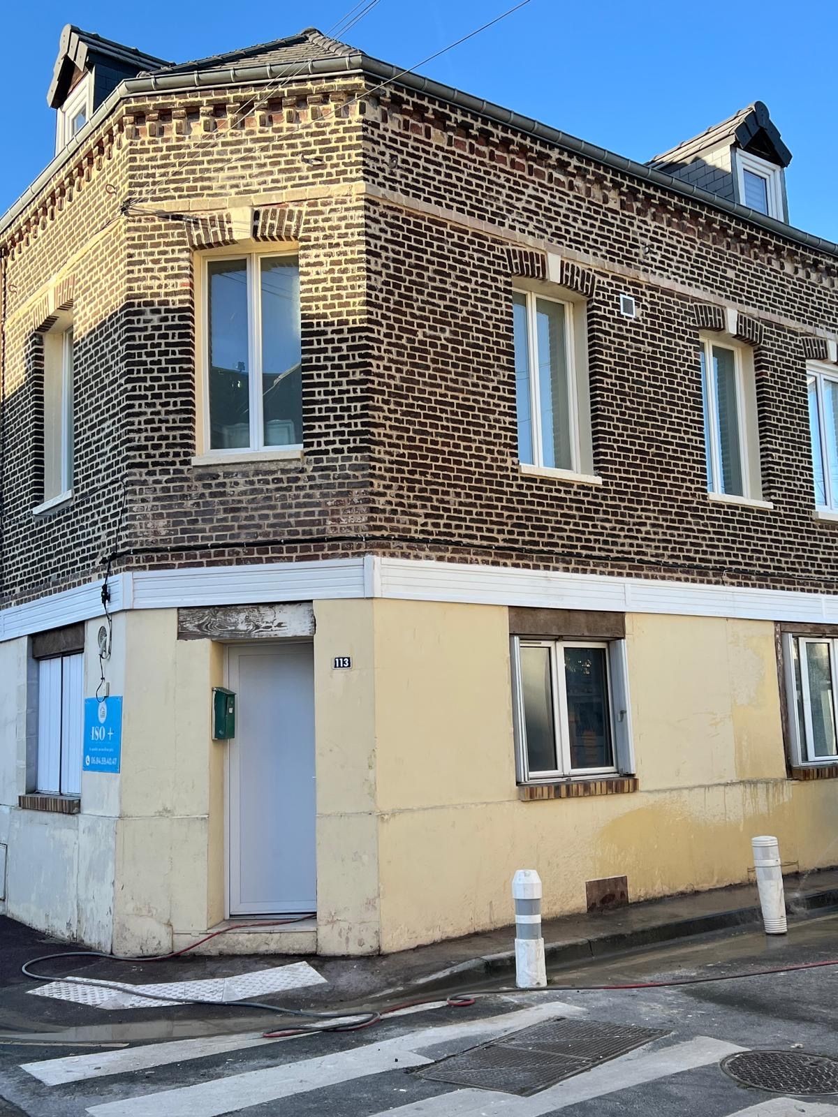 La façade d'un immeuble rénovée.