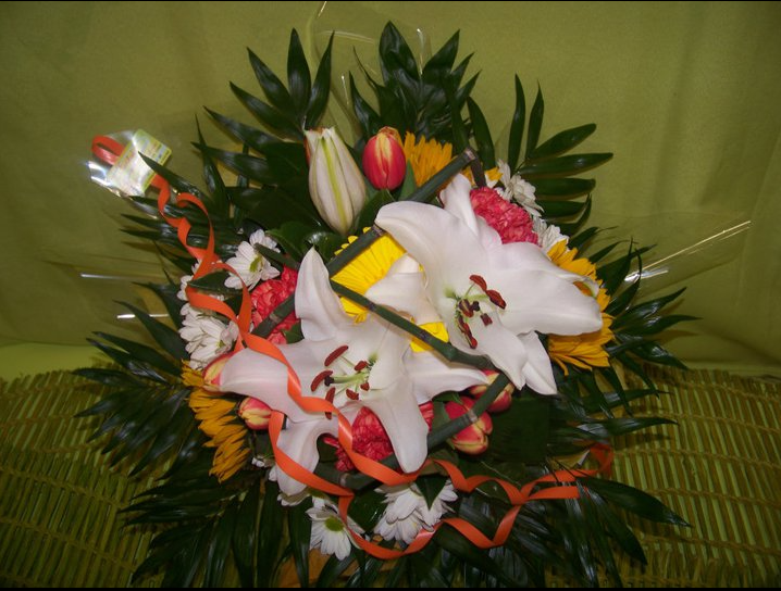 photo d'un bouquet de fleurs artificielles