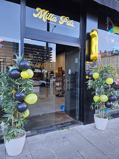 Exterior de una tienda de mascotas 