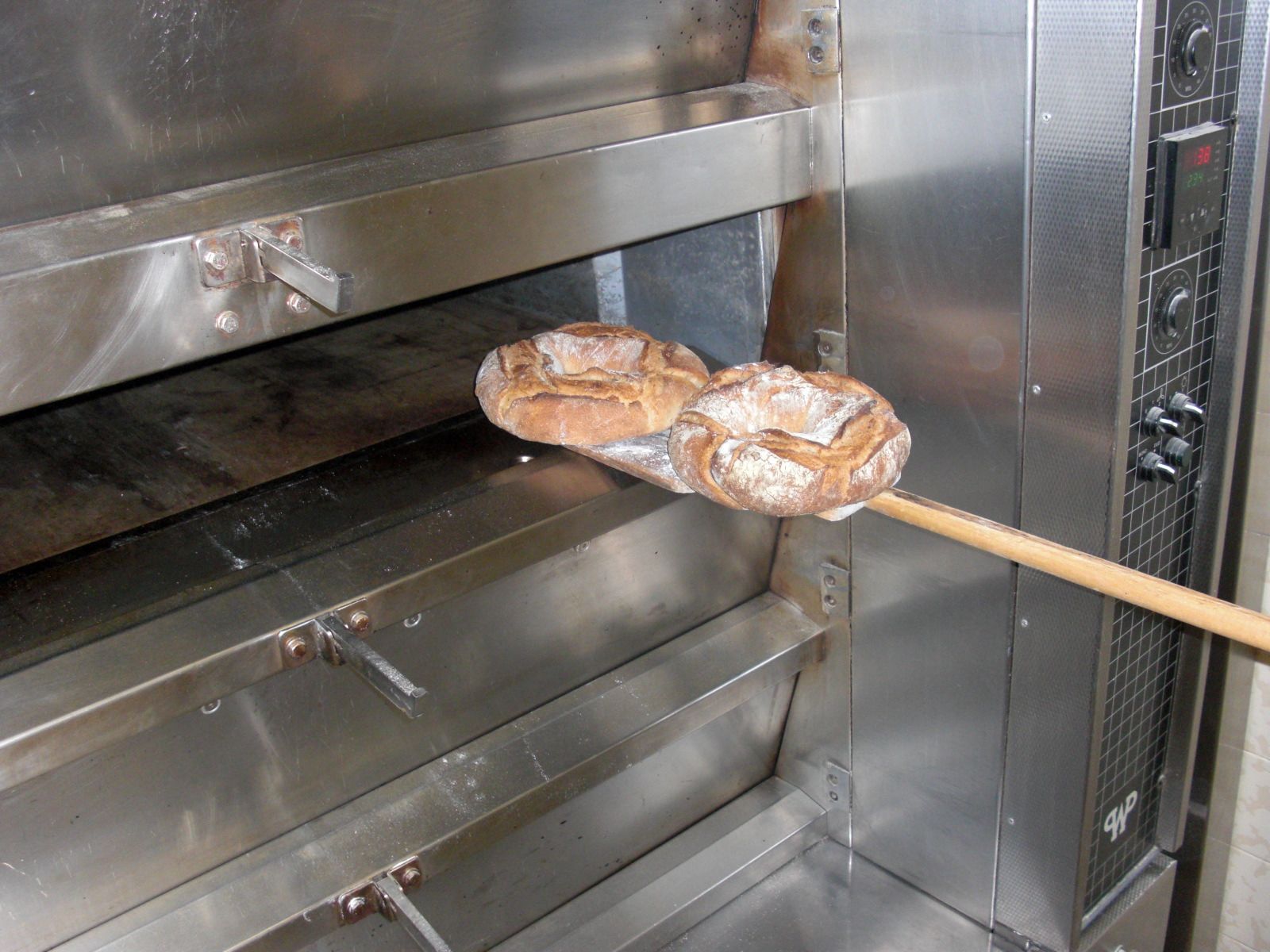 Pane appena sfornato - Panetteria Pasticceria Ostello Alpina