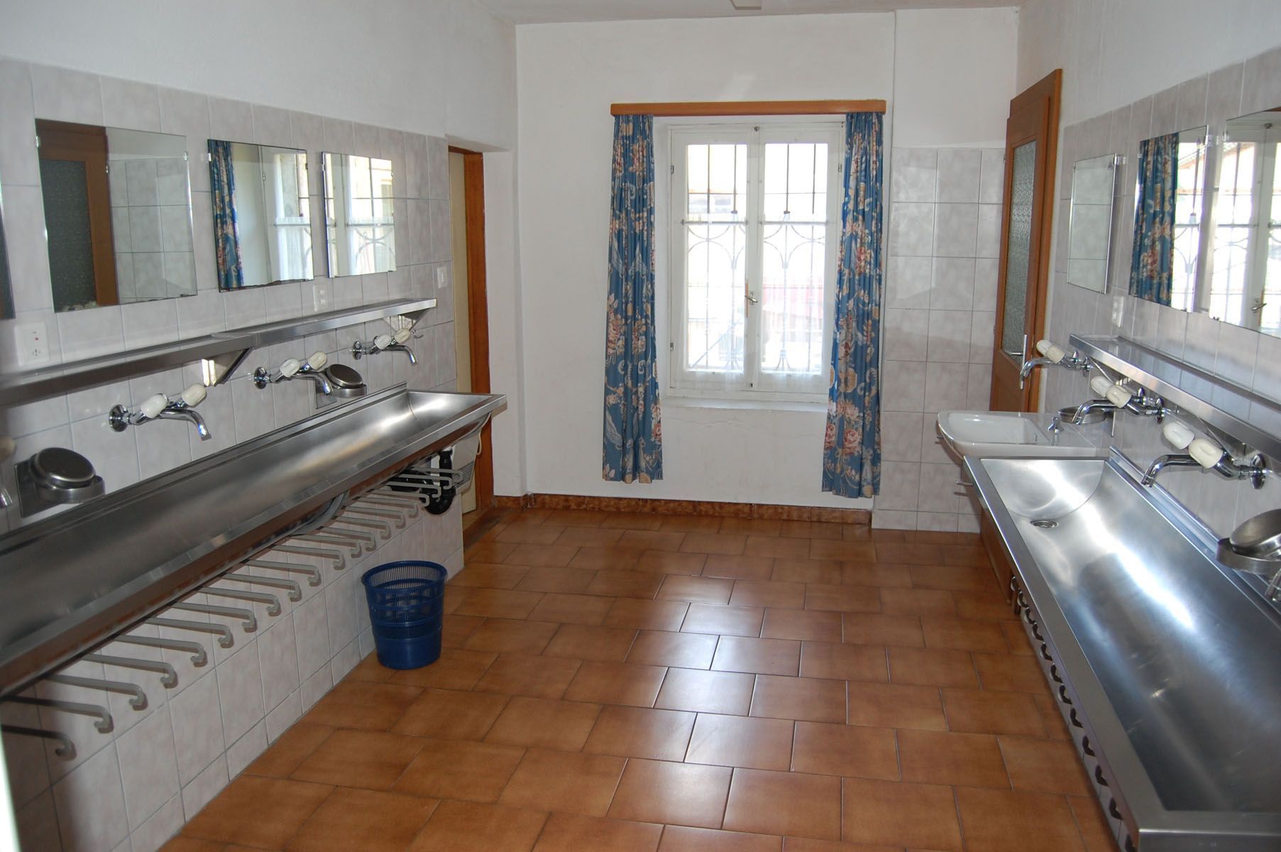 Bagno luminoso - Panetteria Pasticceria Ostello Alpina