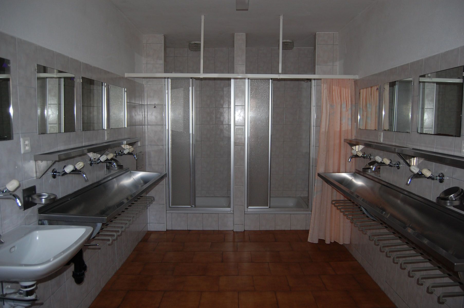 Bagni con doccia - Panetteria Pasticceria Ostello Alpina