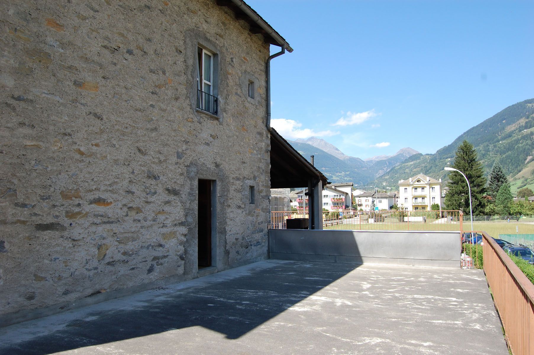 Esterno struttura in pietra - Panetteria Pasticceria Ostello Alpina