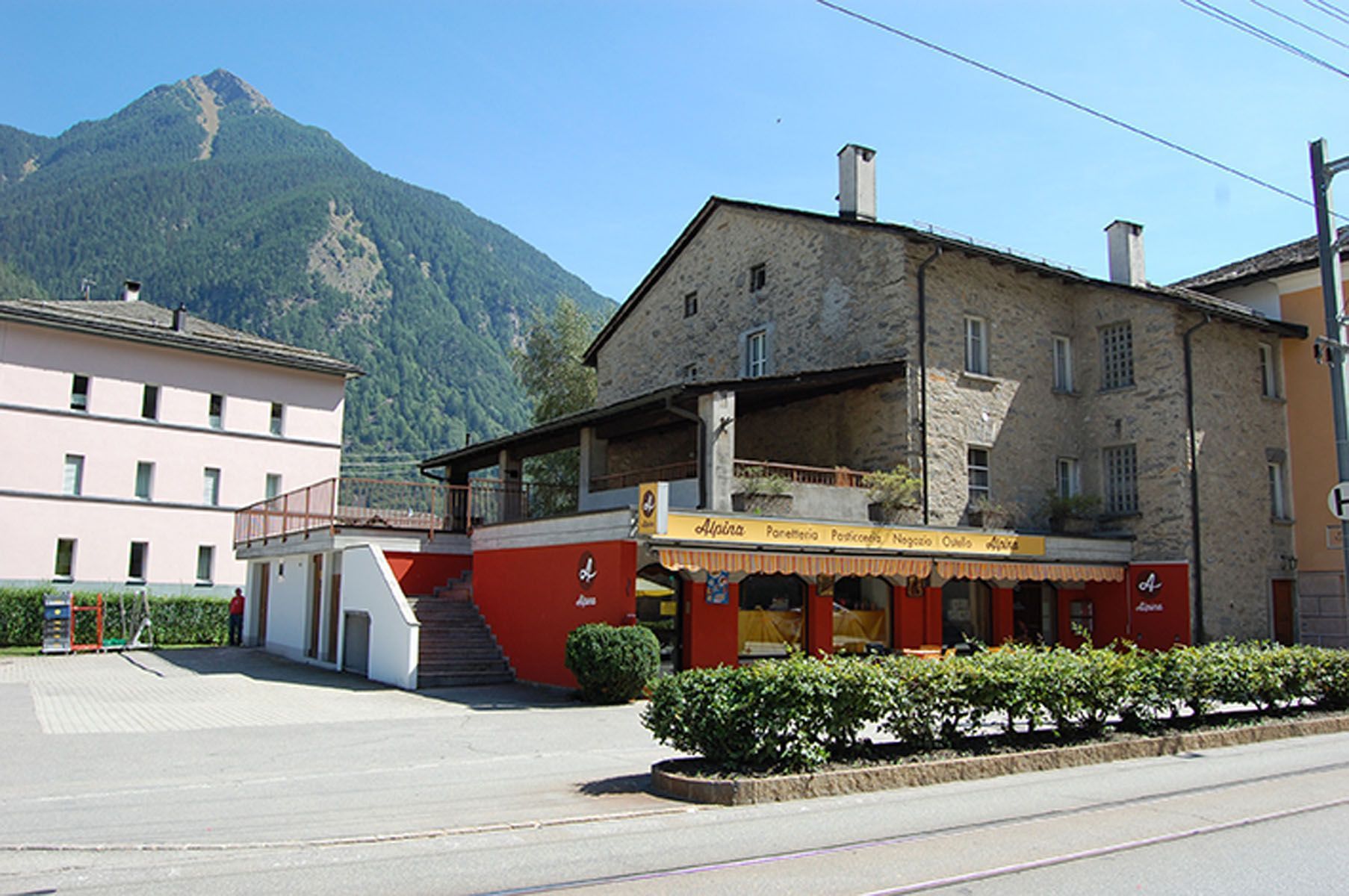 Parcheggio - Panetteria Pasticceria Ostello Alpina