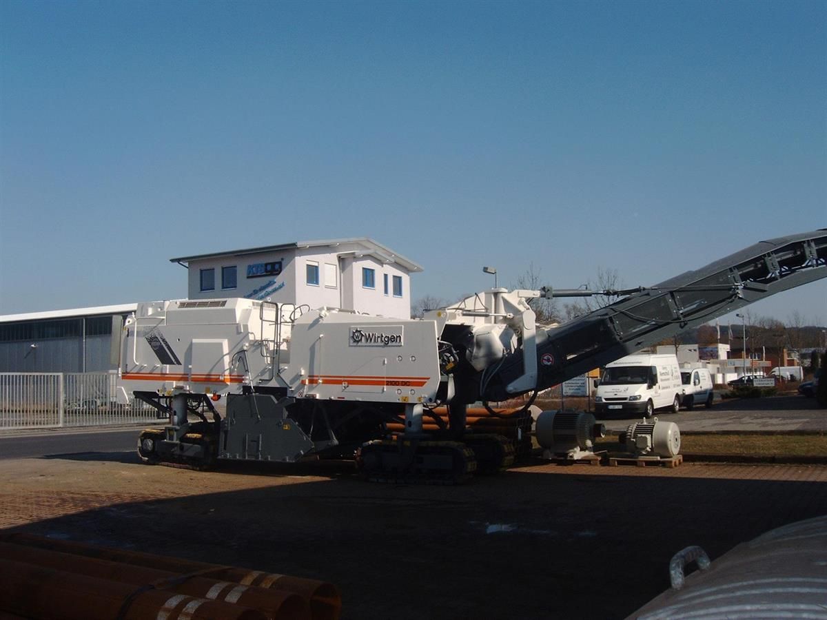 Eine große Maschine, auf deren Seite ' bsc ' steht