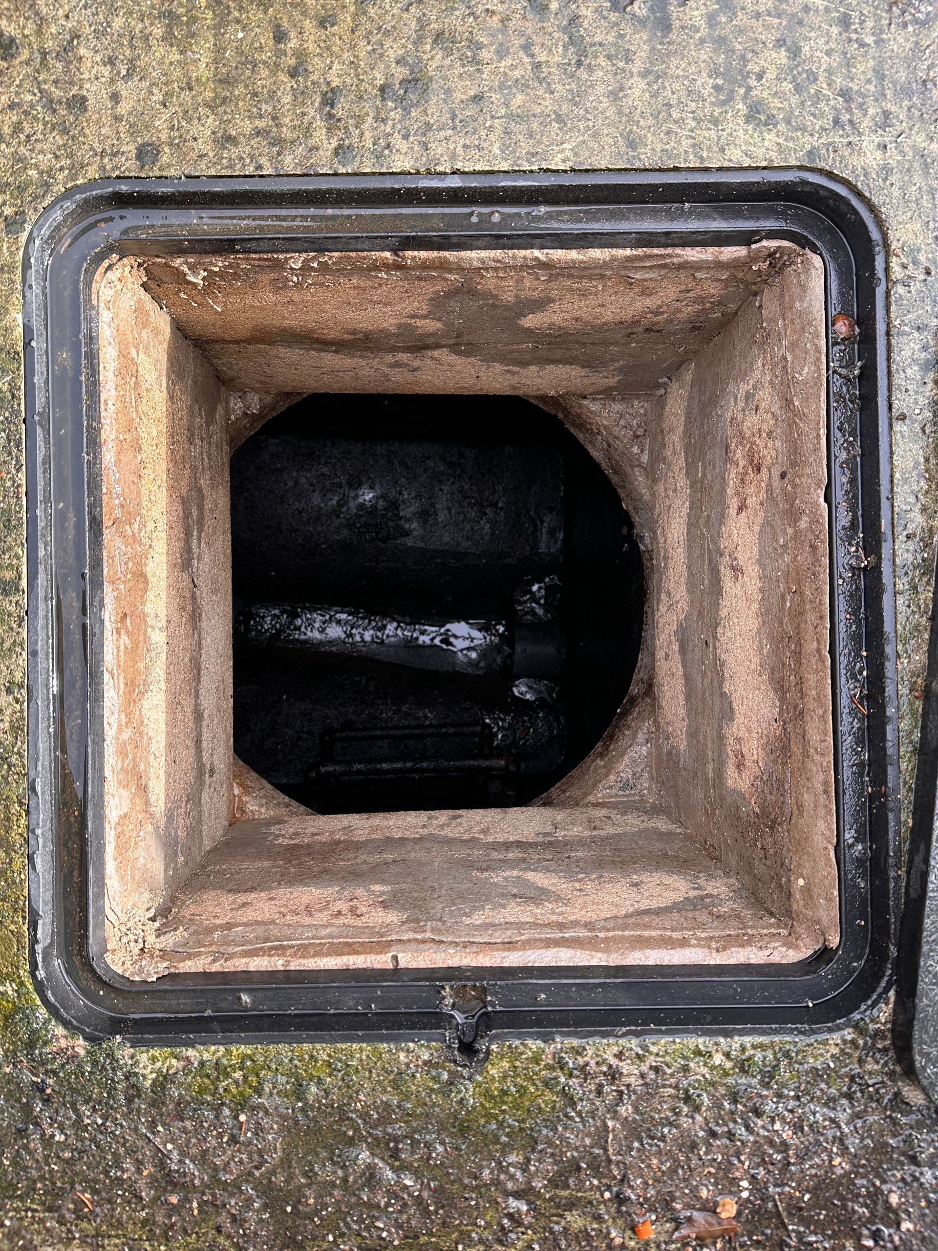 Une fosse septique après la vidange