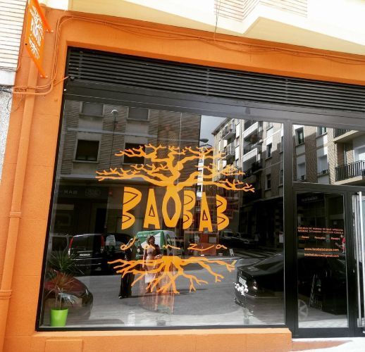 Un escaparate con la palabra baobab escrito en él