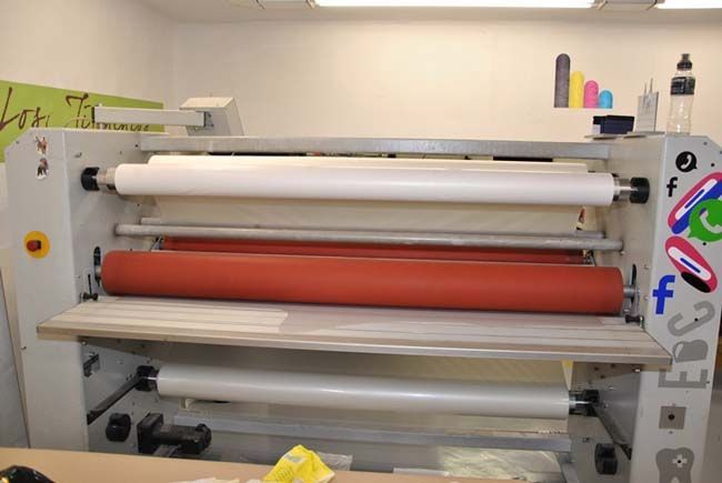 Una máquina que tiene la letra f