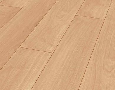 Un primer plano de un piso de madera en una habitación.