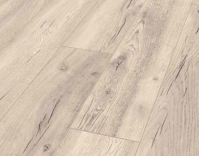 Un primer plano de un piso de madera blanco.