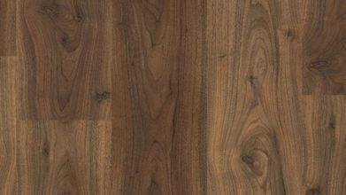 Un primer plano de un piso de madera con vetas y textura.