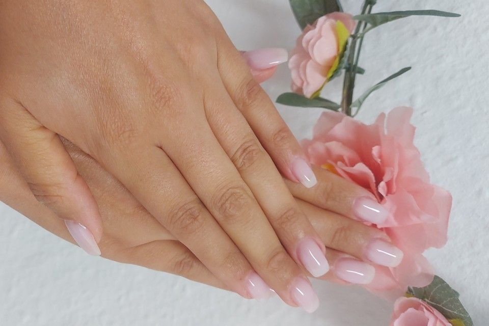 Kosmetikstudio Creativo Gepflegte Hände nach einer Nagelbehandlung