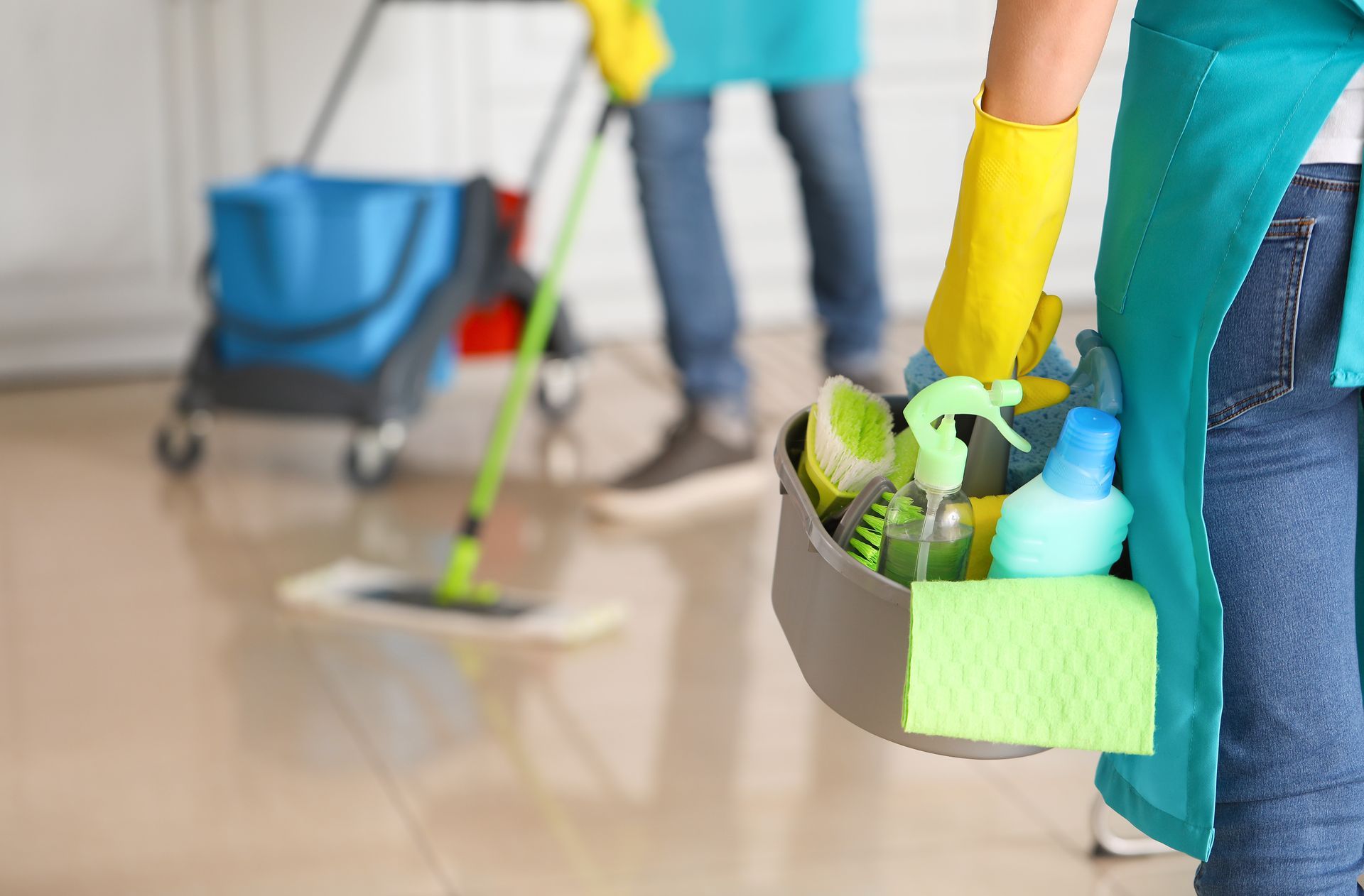 Des professionnels font le ménage