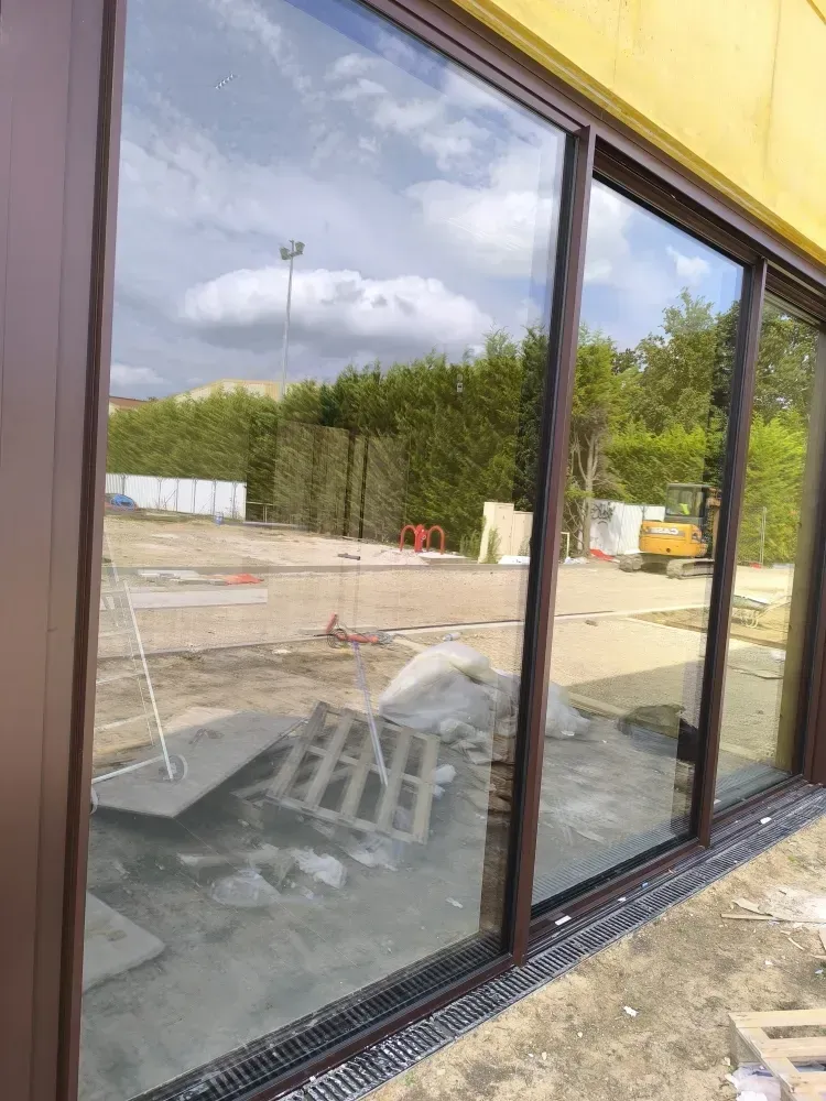 Vitre extérieure avant nettoyage