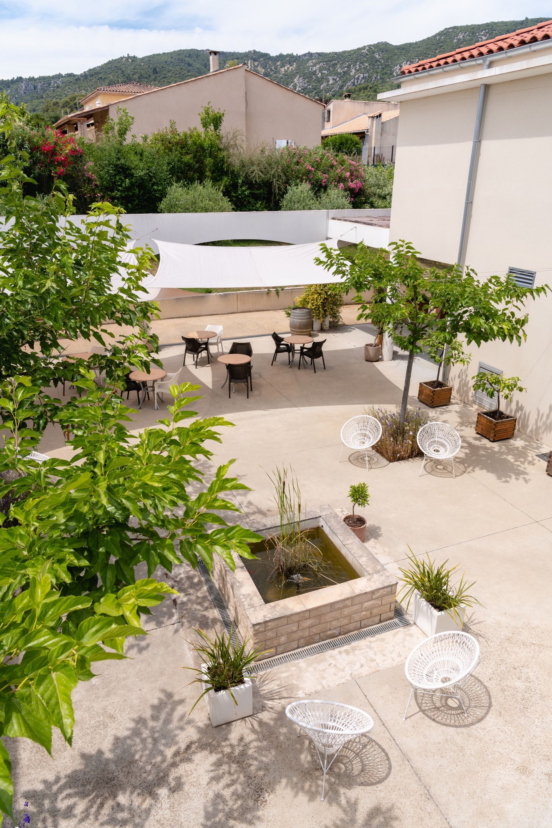 Vue de haut de la terrasse de la résidence