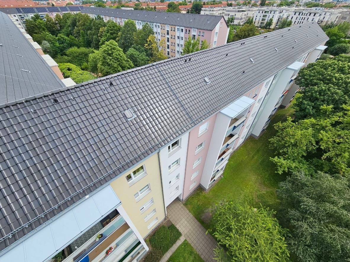 dsh-alu-ueberdachungen-großweitzschen-terrassenueberdachung-carports-markisen-beschattung-wintergarten-referenz-balkonbau-balkonüberdachung-alu-sonderform-garten-und-landchaftsbau-wegebau-pflastern-zaun-und-torbau-dresden-leipzig-chemnitz-in der nähe