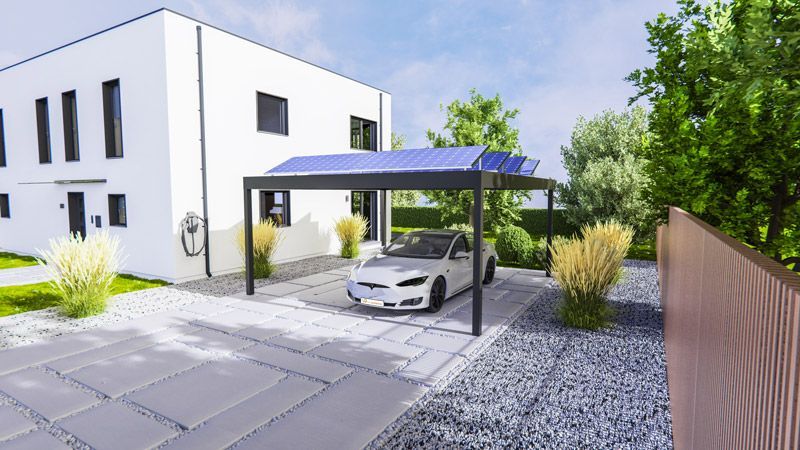 Ein Auto ist unter einem Vordach vor einem weißen Haus geparkt.