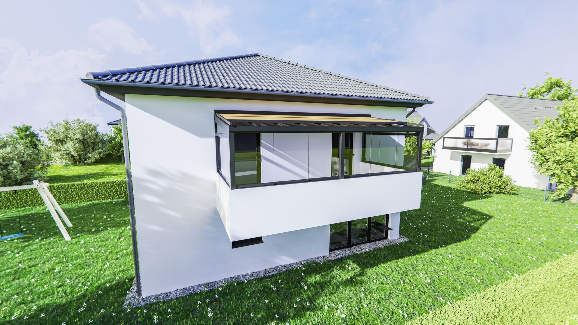 Ein weißes Haus mit Balkon steht auf einer üppigen grünen Wiese.