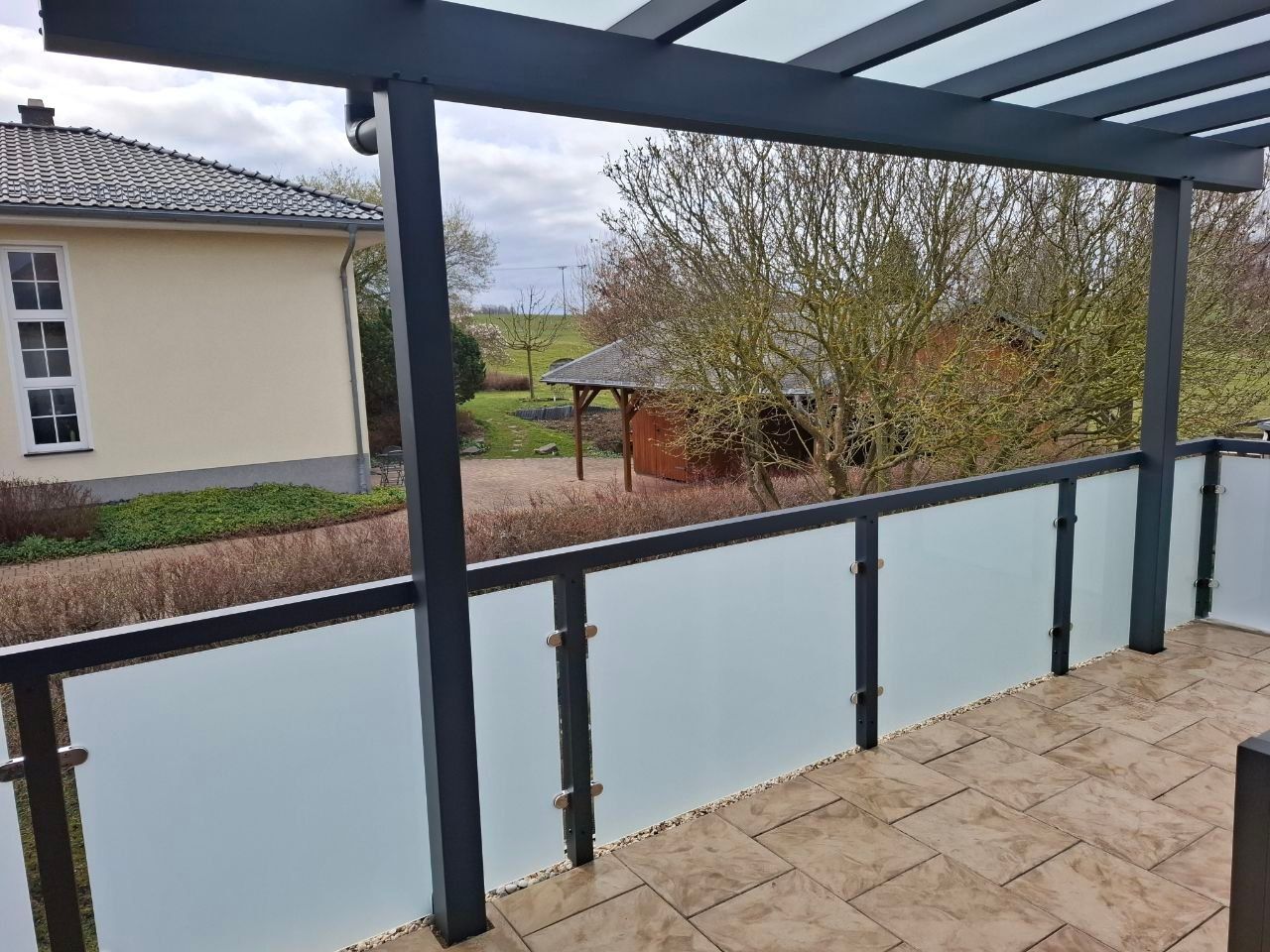 dsh-alu-ueberdachungen-großweitzschen-terrassenueberdachung-carports-markisen-beschattung-wintergarten-referenz-balkonbau-balkonüberdachung-alu-sonderform-garten-und-landchaftsbau-wegebau-pflastern-zaun-und-torbau-dresden-leipzig-chemnitz-in der nähe