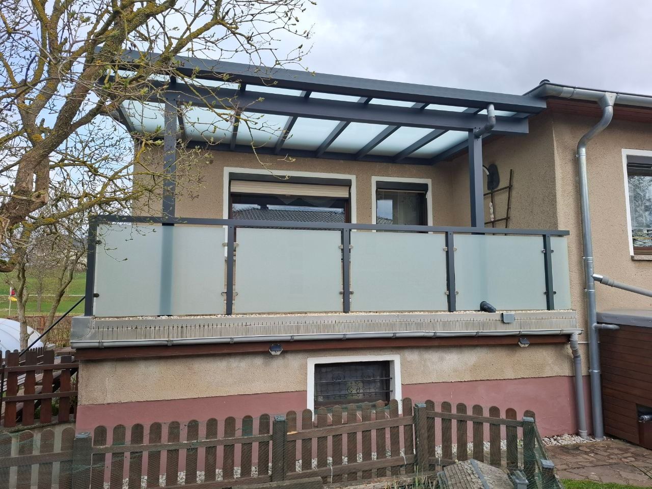 dsh-alu-ueberdachungen-großweitzschen-terrassenueberdachung-carports-markisen-beschattung-wintergarten-referenz-balkonbau-balkonüberdachung-alu-sonderform-garten-und-landchaftsbau-wegebau-pflastern-zaun-und-torbau-dresden-leipzig-chemnitz-in der nähe