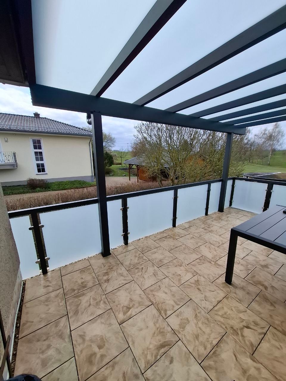 dsh-alu-ueberdachungen-großweitzschen-terrassenueberdachung-carports-markisen-beschattung-wintergarten-referenz-balkonbau-balkonüberdachung-alu-sonderform-garten-und-landchaftsbau-wegebau-pflastern-zaun-und-torbau-dresden-leipzig-chemnitz-in der nähe