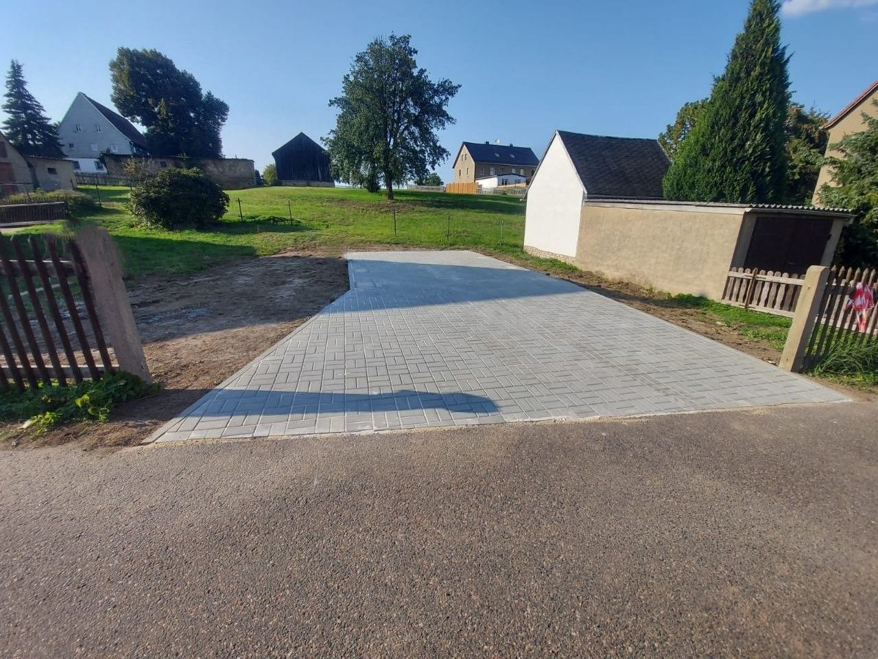 dsh-alu-ueberdachungen-großweitzschen-terrassenueberdachung-carports-markisen-beschattung-wintergarten-referenz-balkonbau-balkonüberdachung-alu-sonderform-garten-und-landchaftsbau-wegebau-pflastern-zaun-und-torbau-dresden-leipzig-chemnitz-döbeln-in der nähe