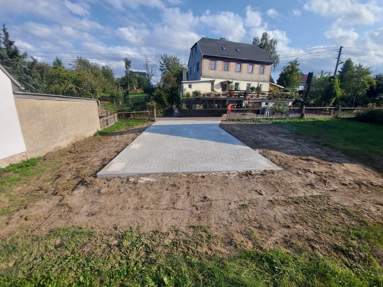 dsh-alu-ueberdachungen-großweitzschen-terrassenueberdachung-carports-markisen-beschattung-wintergarten-referenz-balkonbau-balkonüberdachung-alu-sonderform-garten-und-landchaftsbau-wegebau-pflastern-zaun-und-torbau-dresden-leipzig-chemnitz-döbeln-in der nähe