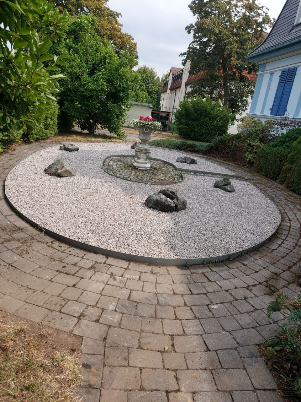 dsh-alu-ueberdachungen-großweitzschen-terrassenueberdachung-carports-markisen-beschattung-wintergarten-referenz-balkonbau-balkonüberdachung-alu-sonderform-garten-und-landchaftsbau-wegebau-pflastern-zaun-und-torbau-dresden-leipzig-chemnitz-döbeln-in der nähe