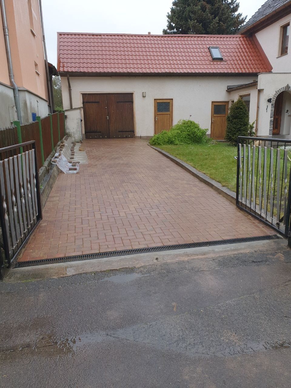 dsh-alu-ueberdachungen-großweitzschen-terrassenueberdachung-carports-markisen-beschattung-wintergarten-referenz-balkonbau-balkonüberdachung-alu-sonderform-garten-und-landchaftsbau-wegebau-pflastern-zaun-und-torbau-dresden-leipzig-chemnitz-döbeln-in der nähe